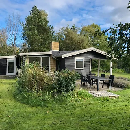 Peaceful Retreat By Water Perfect For Family