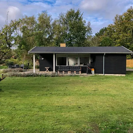 Peaceful Retreat By Water Perfect For Family Holbæk